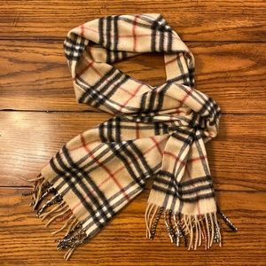 Authentic BURBERRY Cashmere Scarf, classic & timeless
